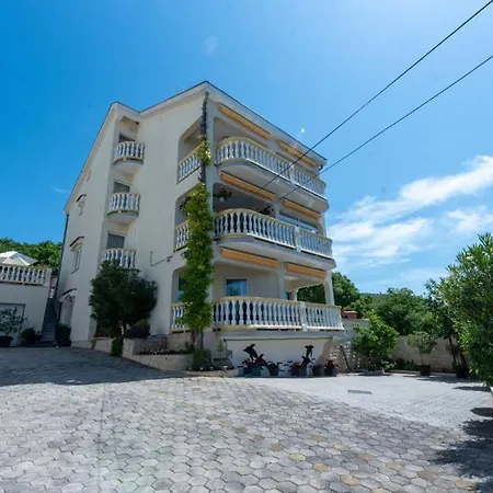 Lucija 2 By Guide Apartment